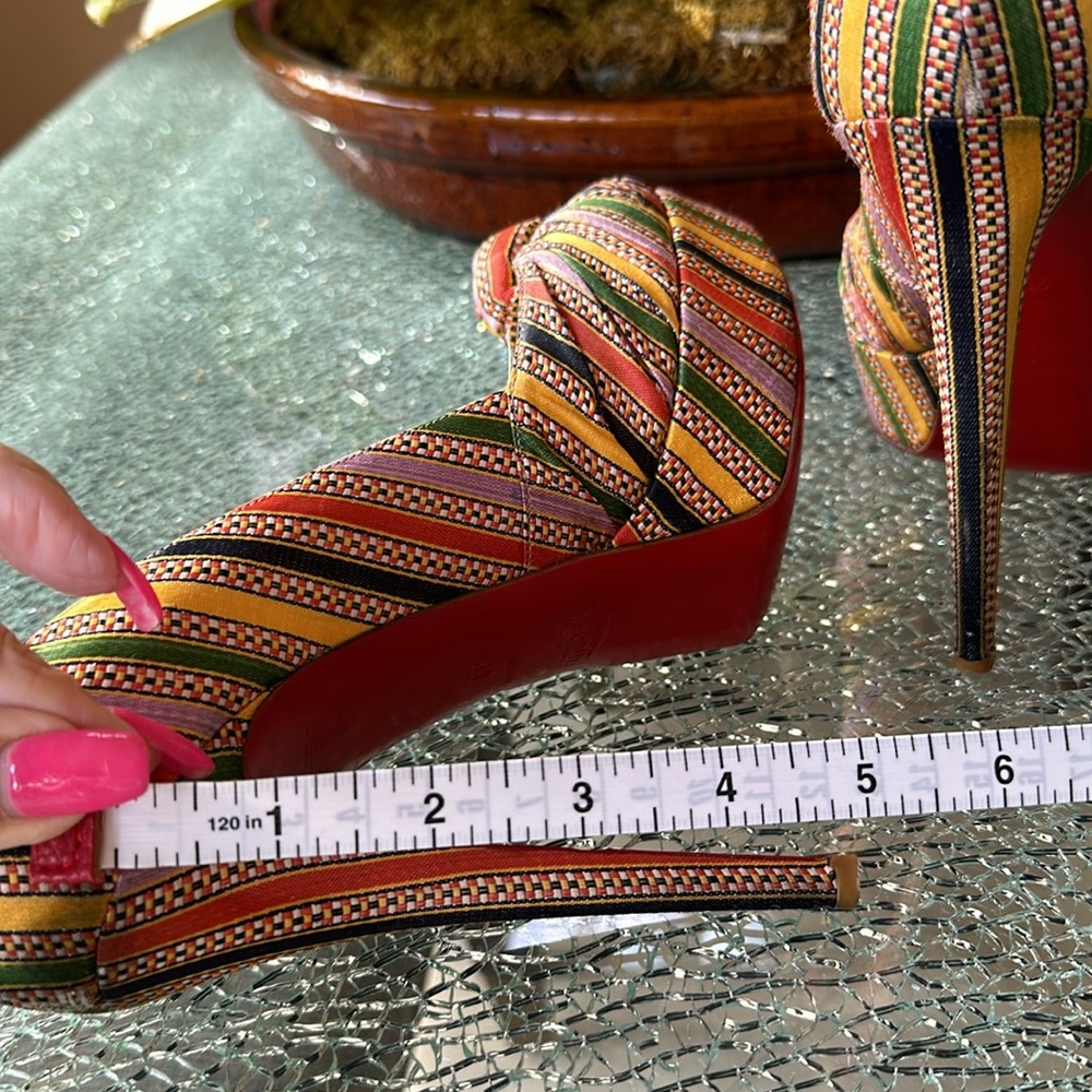 BEAUTIFUL CHRISTIAN LOUBOUTIN SILK FABRIC STILETTOS, 39. GUC - Picture 10 of 11